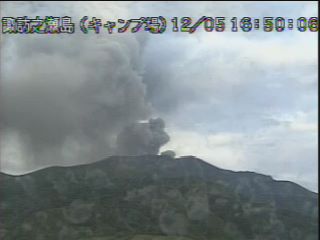 Eruption on Surveillance camera image (Suwanosejima campsite) 