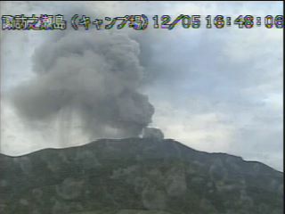 Eruption on Surveillance camera image (Suwanosejima campsite) 