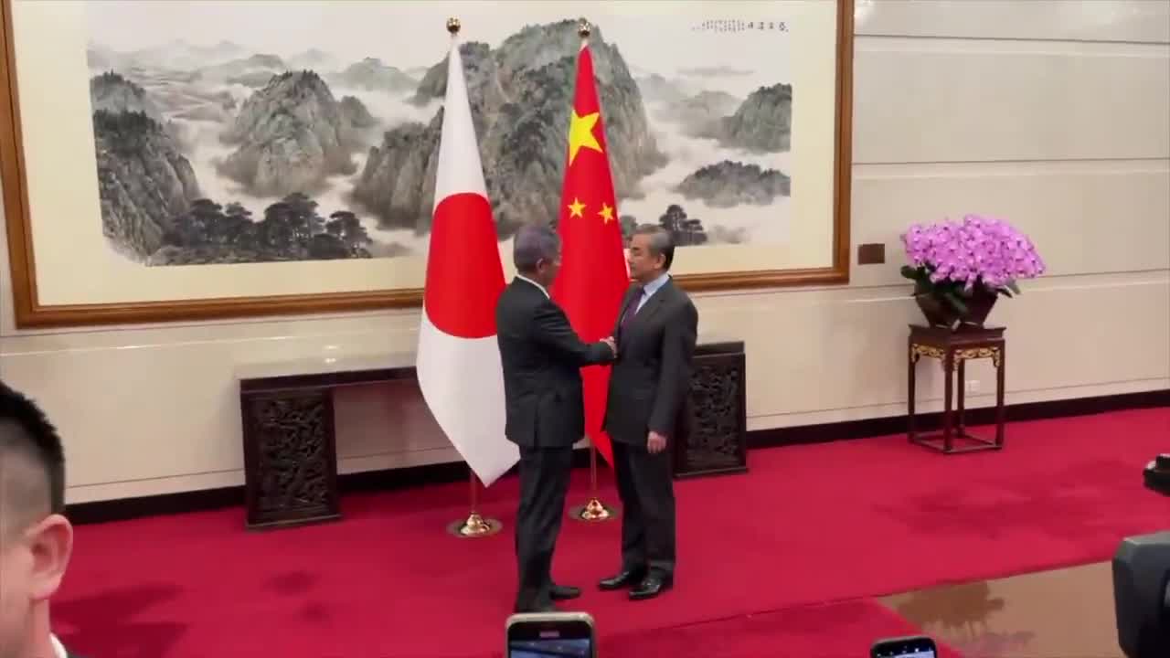 De Japanse minister van Buitenlandse Zaken Takeshi Iwaya is in Beijing aangekomen om gesprekken te voeren met zijn Chinese ambtgenoot Wang Yi. Dit zou Iwaya's eerste bezoek aan de Chinese hoofdstad zijn sinds hij in oktober minister van Buitenlandse Zaken van Japan werd.