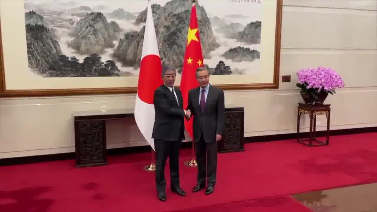 De Japanse minister van Buitenlandse Zaken Takeshi Iwaya is in Beijing aangekomen om gesprekken te voeren met zijn Chinese ambtgenoot Wang Yi. Dit zou Iwaya's eerste bezoek aan de Chinese hoofdstad zijn sinds hij in oktober minister van Buitenlandse Zaken van Japan werd.